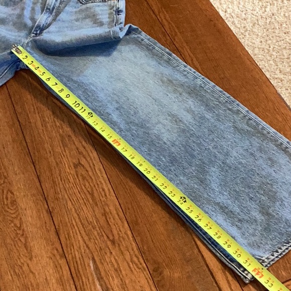 Levi’s rib cage wide leg, light wash denim blue jeans. Women’s size 27 - Picture 12 of 16